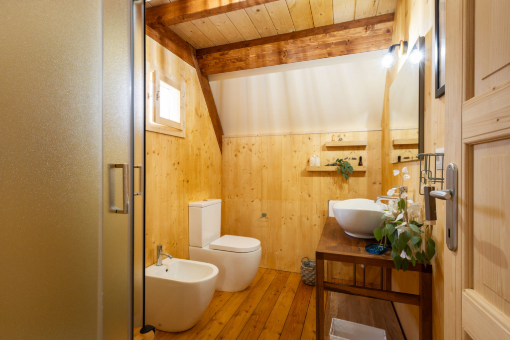 Bagno privato interno con doccia in glamping Eco-suite